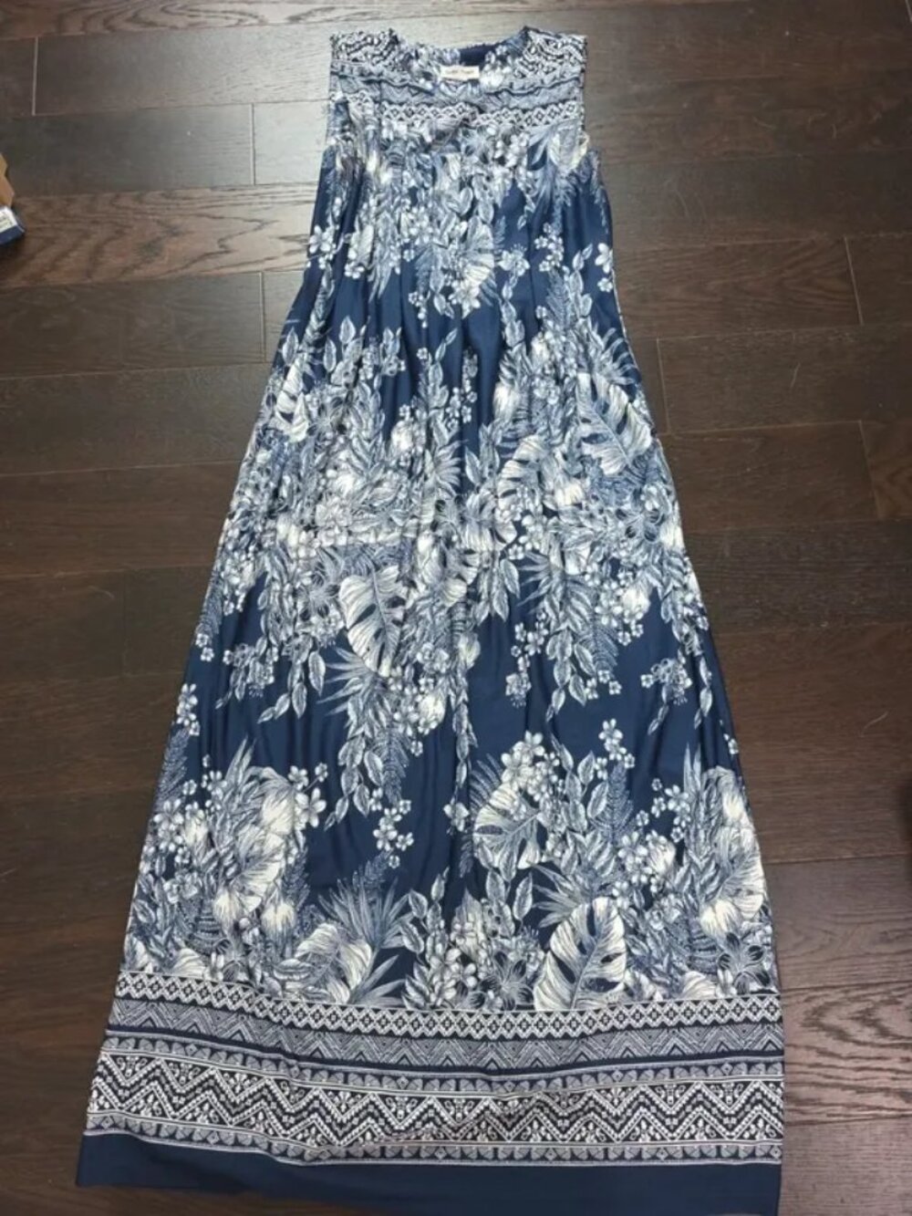 Women's sz Medium Shelby & Palmer Long Sleeveless Blue Floral Dress